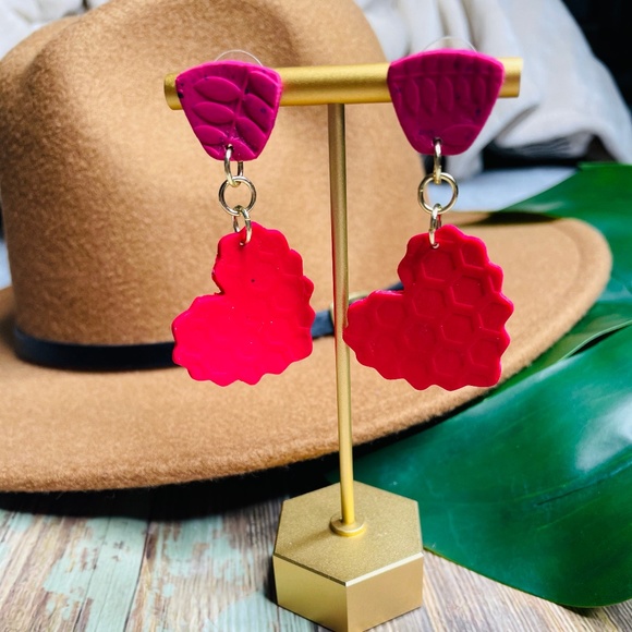 Valentine Her - Picture 1 of 4